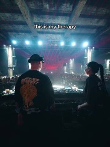 little therapy session b2b @Hannah Laing at teletech x doof